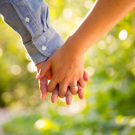 hands_couple_love_124601_1280x960